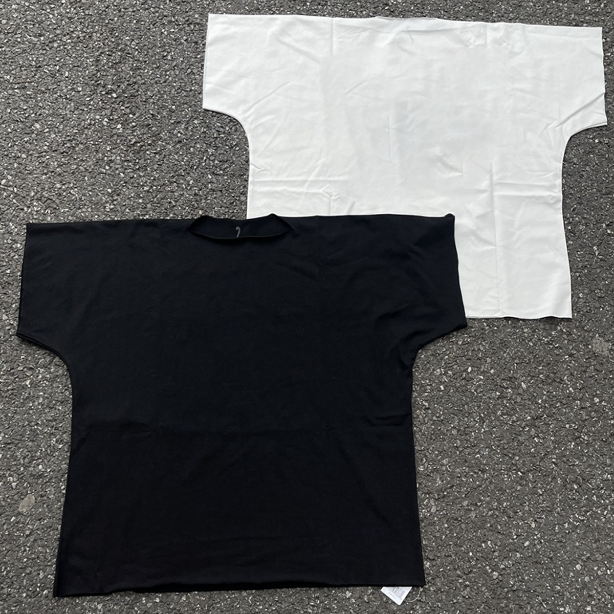 A ALL WHITE SHORTSLEEVE ACTIONS TEE